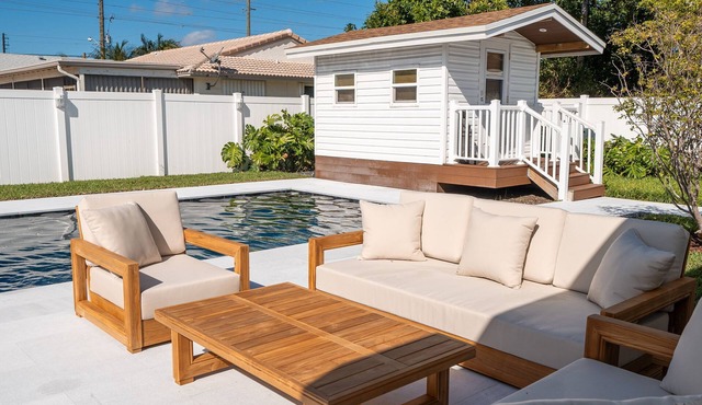 Elegant House with Outstanding Pool, Kid and Pet Friendly Minutes from the Beach