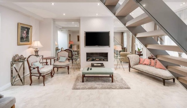 Elegant house with rooftop terrace