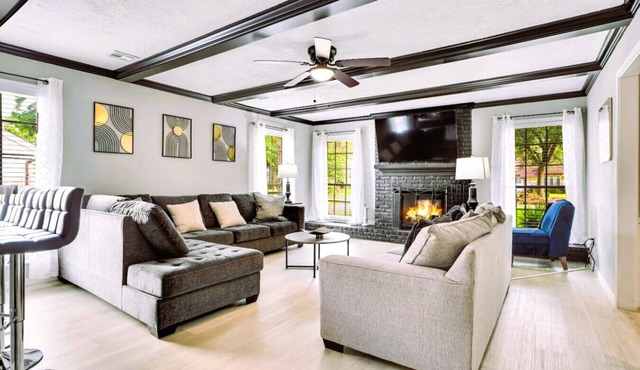 Elegant Houston Getaway w/Private Pool & Grill