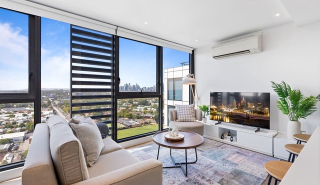 Elegant Inner-West 2-Bed with City Views & Pool