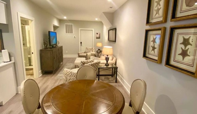 Elegant King Bed Apartment In Quiet Neighborhood