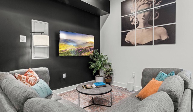 Elegant King Bed Condo Steps From the MET