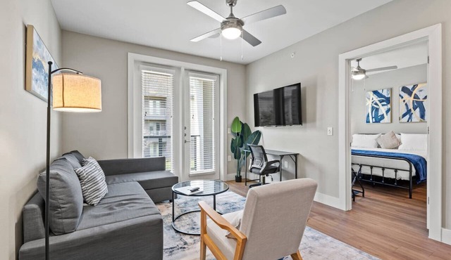 Elegant King Bed+Stockyards+Gym+Pool+Free Parking