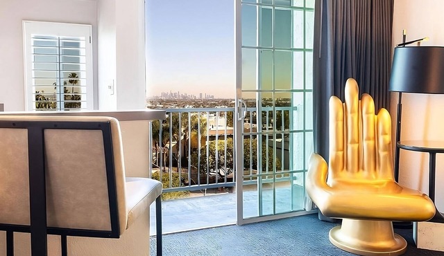 Elegant King Suite Featuring Balcony and Scenic City Views in West Hollywood