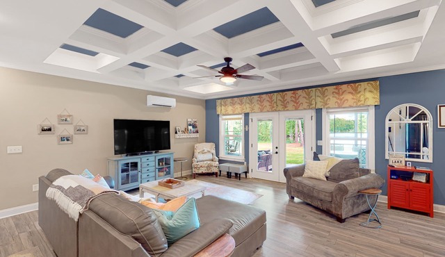 Elegant lakefront home with fast WiFi, large yard & dock