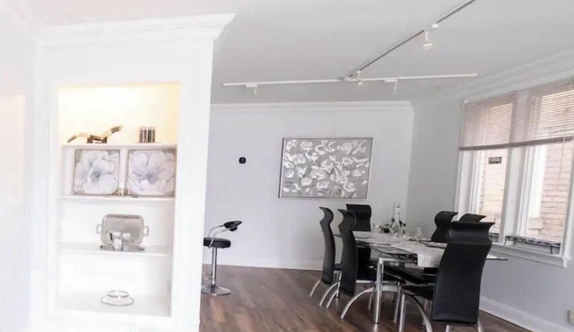 Elegant, large 2 bedroom main floor apartment