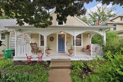 Elegant Linden Hills Home Family-Friendly Walk to Lake