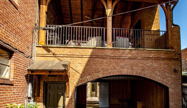 Elegant Loft Apartment in Beautiful Downtown Rome!