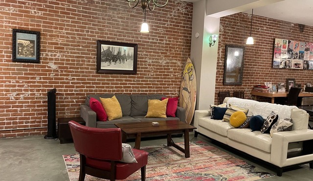 Elegant Loft In Downtown Prime Historic District! Pet Friendly! STR#0767