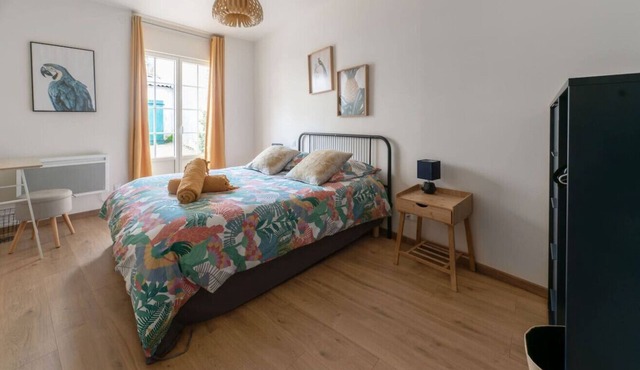 Elegant loft with interior patio, free parking