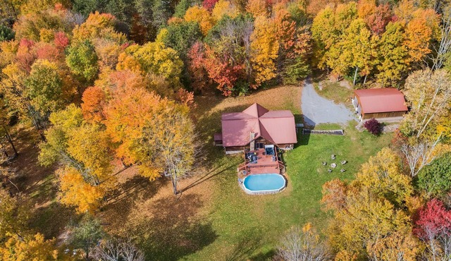 Elegant log chalet w/hot tub sitting on 36 private acres