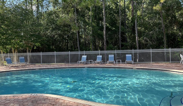 Elegant Long Stay: KING Bed-Pool-Wifi-Gated-Pets-Tampa Palms-Moffitt Cancer Ctr