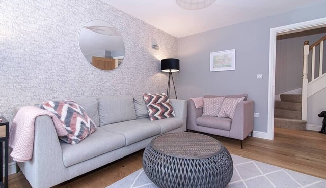 Elegant Ludlow Haven: 4Bed Ultimate Tranquility