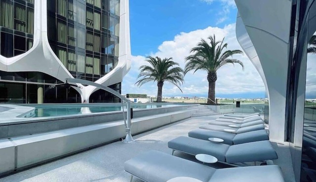 Elegant Luxurious Waterfront 2BD at Mermaid Waters