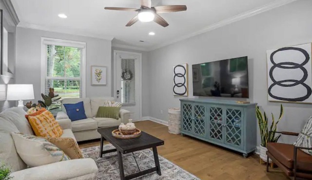 Elegant Luxurious Home, 3 min Duke and 6 min Downtown