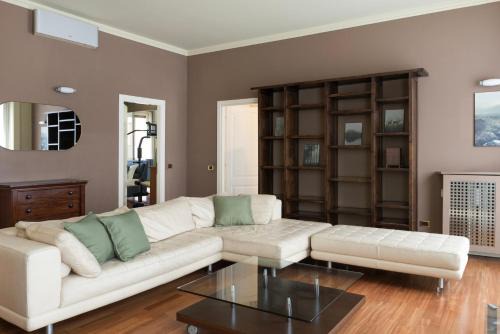 Elegant Luxury Apartment in Historic Center - M2