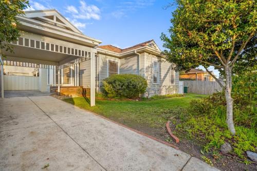 Elegant Luxury - Family Entertainer in Ringwood
