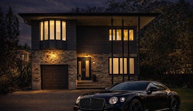 Elegant Luxury Villa in Town of Mount Royal – Prestigious Montreal Living