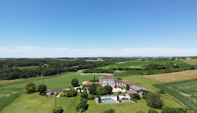 Elegant Manoir and Gite in a peaceful location - perfect for large families