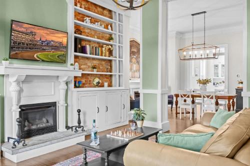 Elegant Manor w Private Yard & Modern Amenities