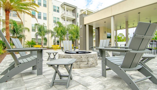 Elegant Mid-Century Modern Apt- Shops+Dining+Beach