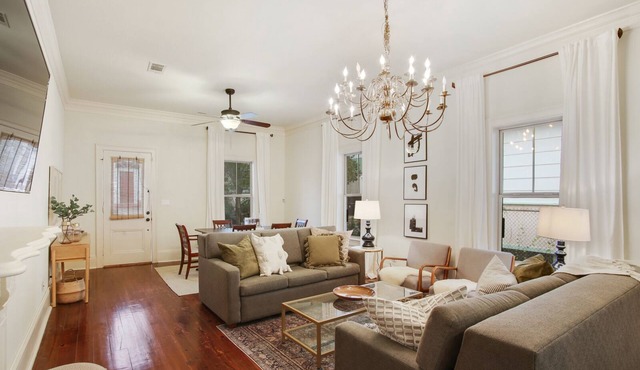 Elegant Mid-city gem near City Park & Streetcar. Walk to Voodoo & Jazz Fest