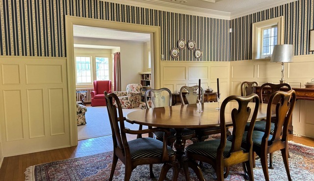 Elegant midtown Toronto home in coveted Chaplin Estates!