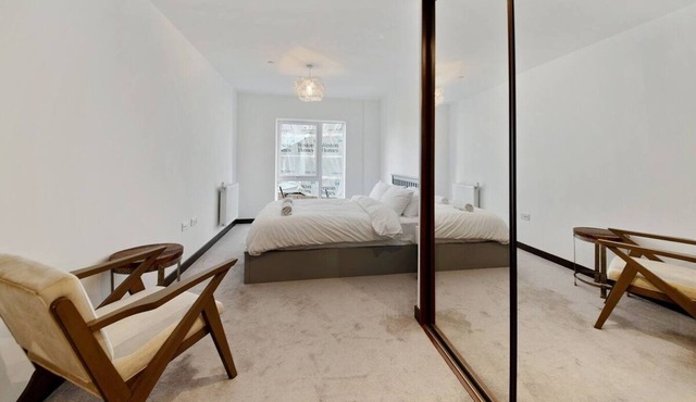 Elegant Modern 2-Bedroom Apartment in the Heart of Maidstone – Perfect for Short or Long Stays!