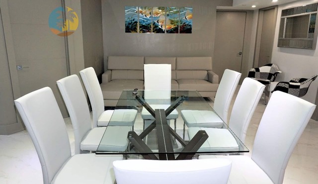 Elegant Modern 4 Bedroom Beachfront for Bachelorettes - 518