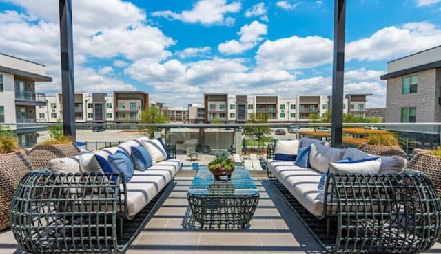 Elegant & Modern Apartment with Charmn