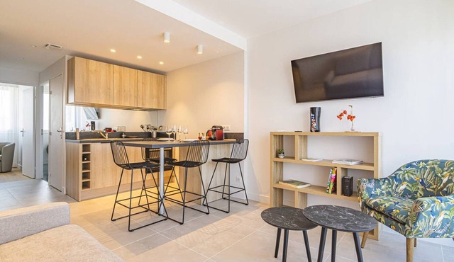 Elegant Modern Apartment in Reims with Air Conditioning