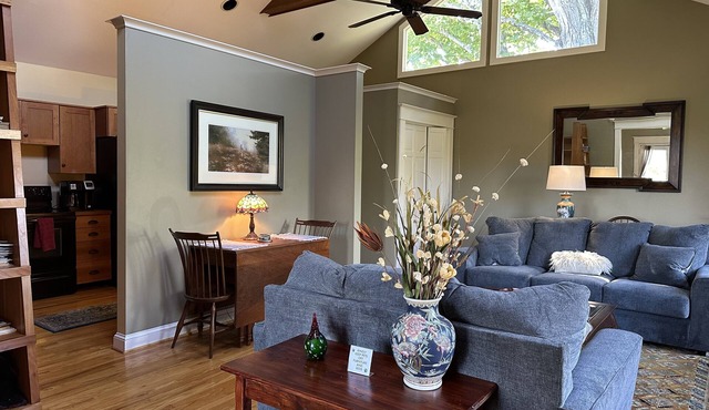 Elegant & Modern Carriage House at Twin Maple Farm