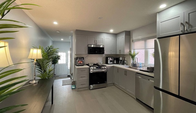 Elegant Modern Decor Whole Townhouse In Milton