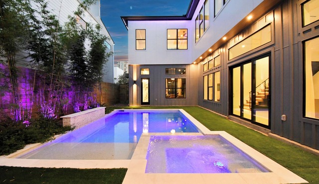 Elegant Modern Home : Pool Oasis : Close to The Galleria