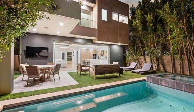 Elegant Modern Retreat w/Pool & Spa in Prime WeHo