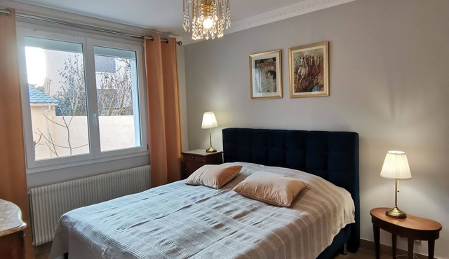 Elegant, modern, self-contained studio just 12 minutes from Paris