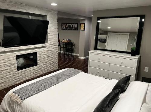 Elegant Modern Studio in Prime Location