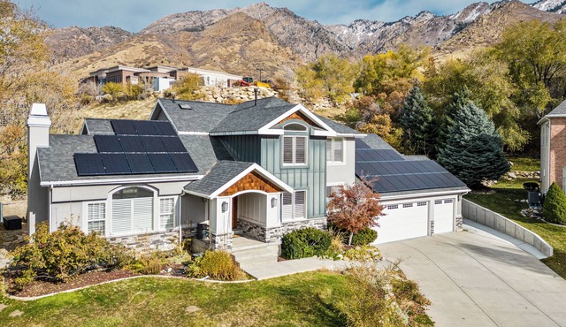 Elegant Mountain Escape Minutes to Skiing and Downtown-Monthly %35 Off