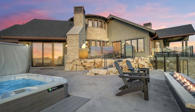 Elegant Mountain Abode w/4 King Suites Hot Tub Billiards Sweeping 180° Views