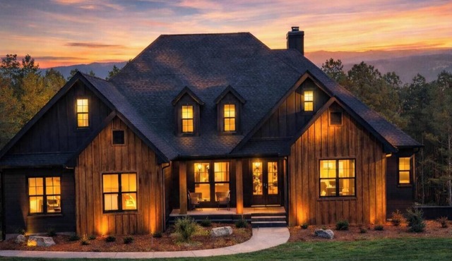 Elegant Mountain Farmhouse - 5BR, Sleeps 14 - Quiet + Scenic Views