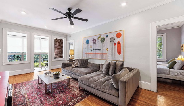 Elegant Myers Park 2BR King Condo | Sunroom