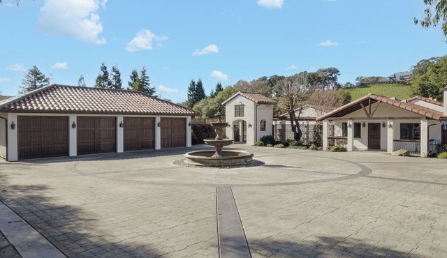 Elegant Napa Estate With Views