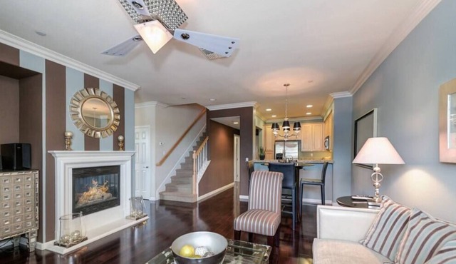 Elegant Natomas Town-home For Business Travelers!
