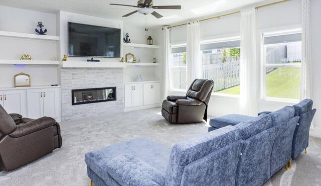 Elegant New 5BR Family Retreat!