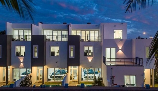 Elegant New Modern Villa w/Pool
