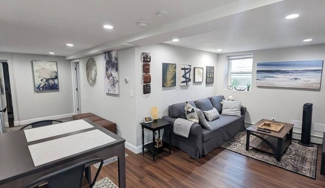 Elegant newly renovated smart apartment