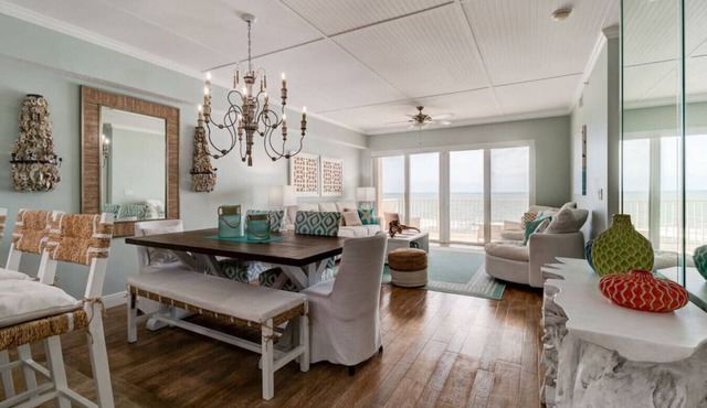 Elegant Oceanfront Pool Hot Tub at Sanibel Condos