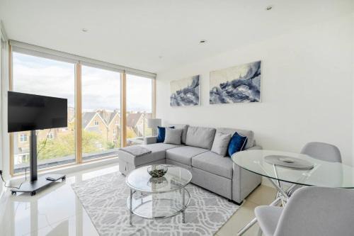 Elegant One Bed Penthouse with Terrace