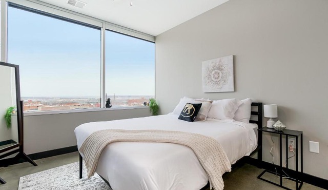 Elegant One Bedroom Condominium in the Heart of Downtown Kansas 901