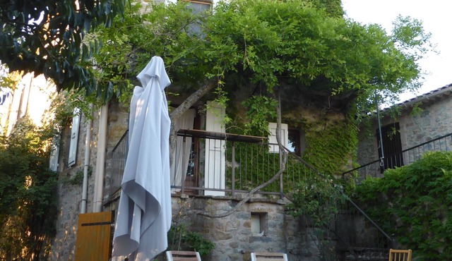 Elegant Provençal Baronnies house with large garden